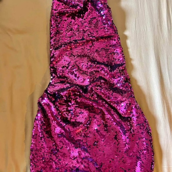 PrettyLittleThing Fuchsia Sequin Skirt - Picture 1 of 3